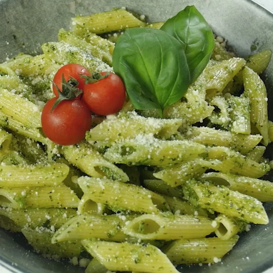 Fesleğen Soslu Penne